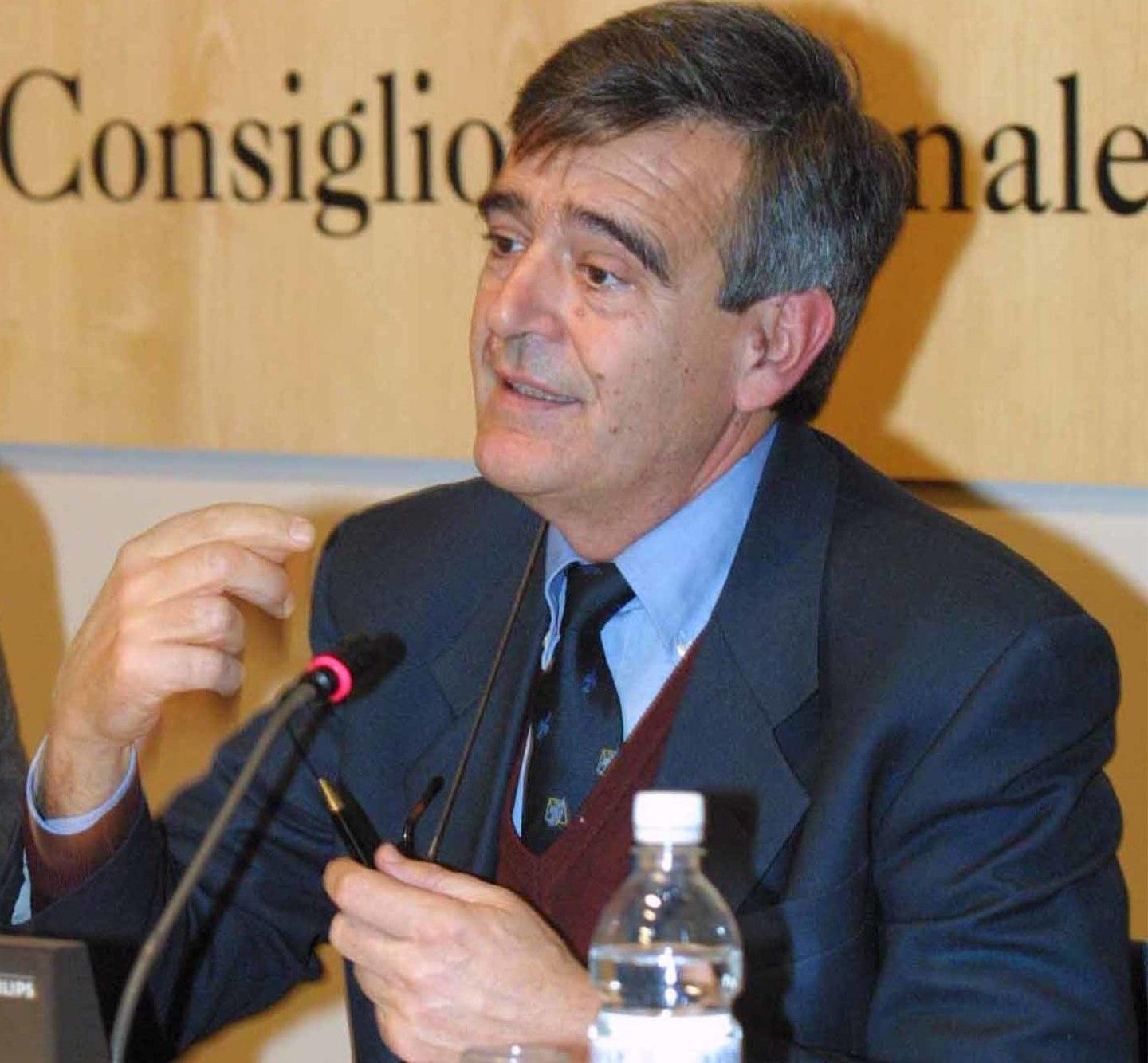 https://www.lanazione.it/image-service/view/acePublic/alias/contentid/MWRhZjJkNzUtMWE5OC00/0/mario-primicerio-ex-sindaco-di-firenze-e-presidente-della-fondazione-la-pira.jpeg