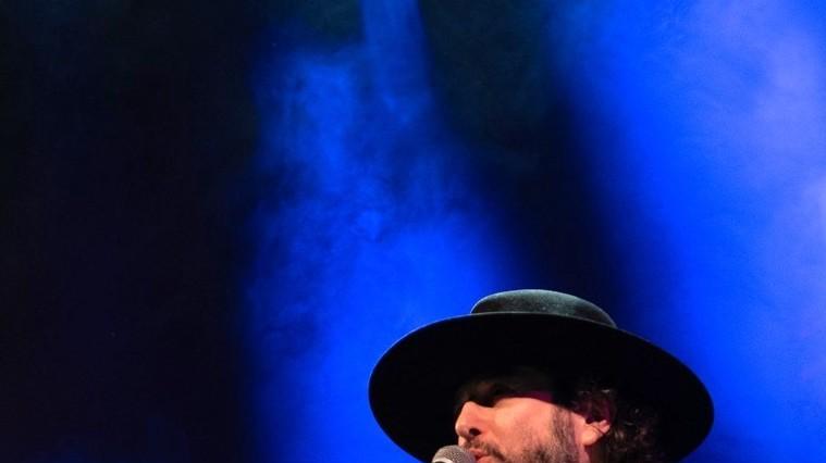 Capossela in piazza Brusacà. La grande letteratura in note. Bazzicando l’anima popolare
