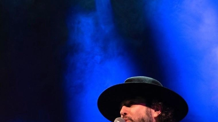 Il cantautore Vinicio Capossela Il cantautore Vinicio Capossela