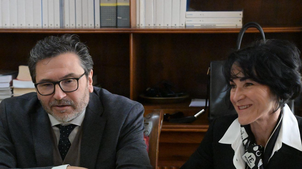 Il presidente dell’Ordine degli Avvocati di Lucca Flaviano Dal Lago insieme alla presidente del Comitato Pari Opportunità Maria Grazia Fontana (foto Alcide)