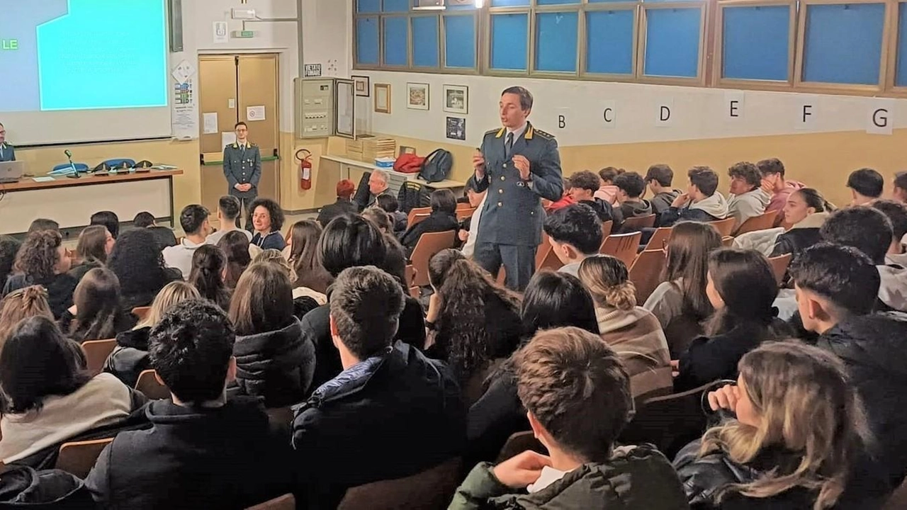 L’incontro con i ragazzi è avvenuto all’Istituto Pacini . L’incontro con i ragazzi è avvenuto all’Istituto Pacini .