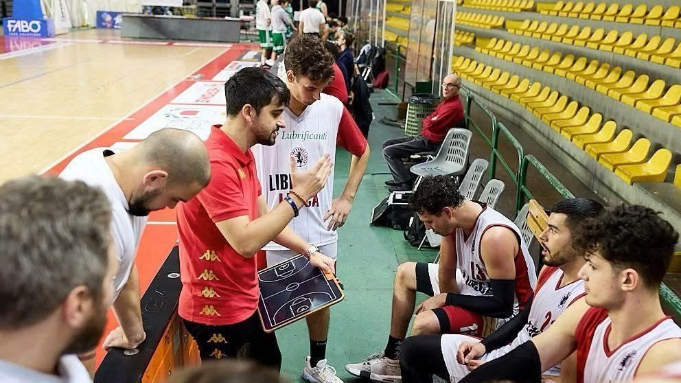 Coach Piochi ha «catechizzato» a dovere i suoi in vista del match di domani sera Coach Piochi ha «catechizzato» a dovere i suoi in vista del match di domani sera