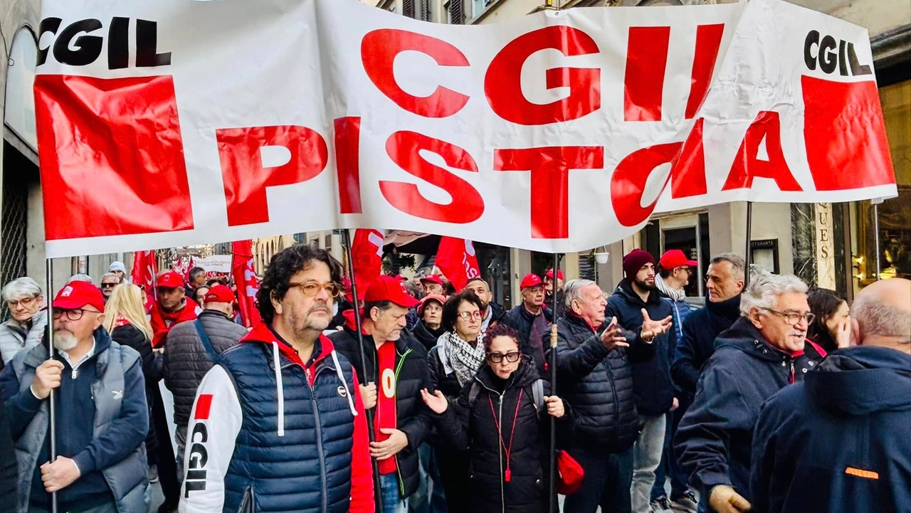 Un corteo della Cgil Pistoia (foto d’archivio)