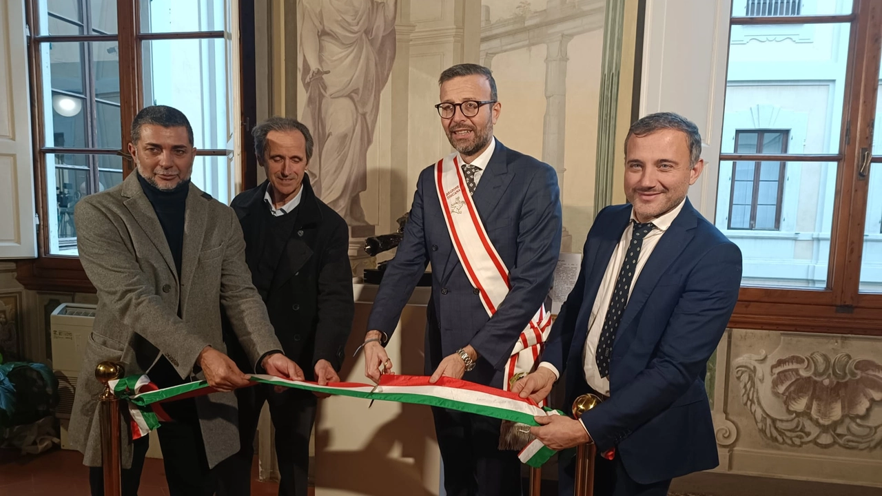 Violenza donne, l'opera di Valente Cancogni esposta in Consiglio Toscana Violenza donne, l'opera di Valente Cancogni esposta in Consiglio Toscana