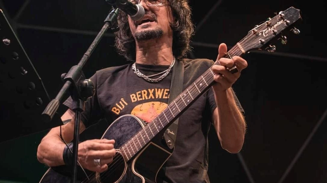 Marco Rovelli, musicista, scrittore ha pubblicato il disco libro ’L’attesa’: 15 brani su importanti concetti filosofici Marco Rovelli, musicista, scrittore ha pubblicato il disco libro ’L’attesa’: 15 brani su importanti concetti filosofici