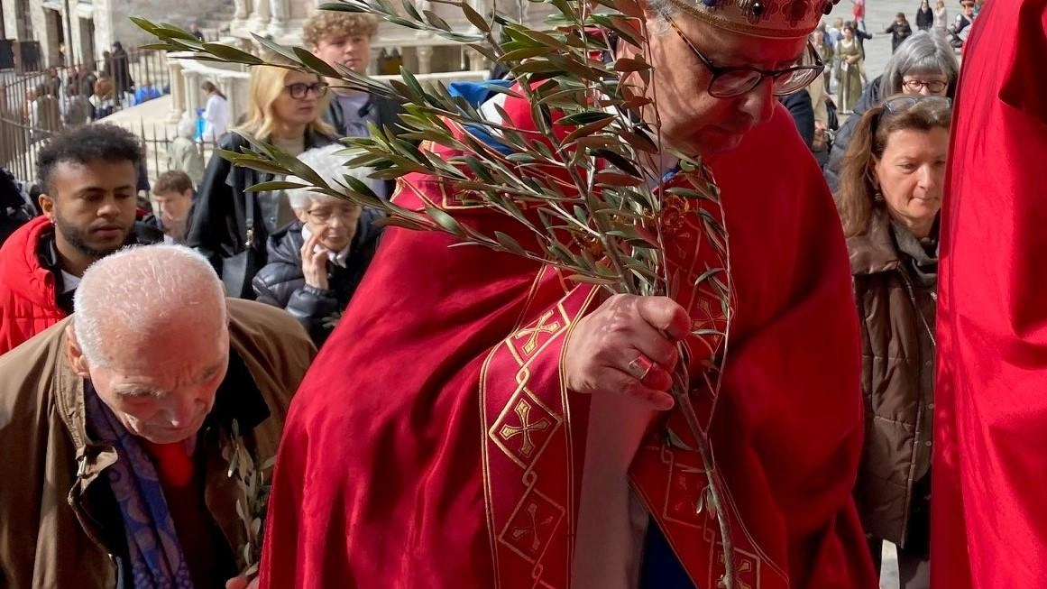 Oggi in Piazza IV Novembre, alle 10.45,. il rito della benedizione dei ramoscelli d’ulivo e la processione alla Cattedrale di San Lorenzo