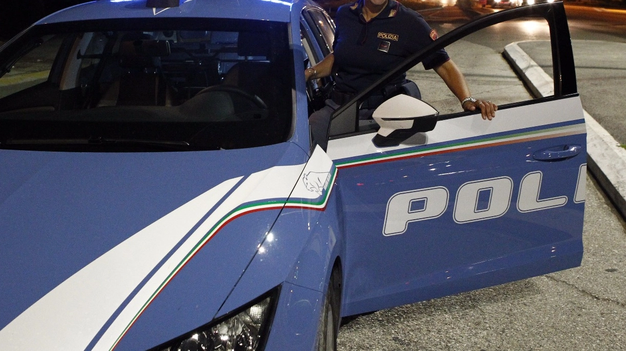 L’episodio è stato immediatamente segnalato alla Polizia che è subito intervenuta davanti al locale della marina (foto d’archivio) L’episodio è stato immediatamente segnalato alla Polizia che è subito intervenuta davanti al locale della marina (foto d’archivio)