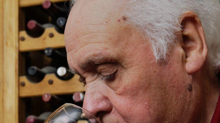 Giulio Gambelli, «l’uomo che sapeva ascoltare il vino», come recita il titolo del volume di Carlo Macchi dedicato a ‘Bicchierino’, appellativo con il quale era noto Gambelli, maestro del Sangiovese scomparso il 3 gennaio 2012.