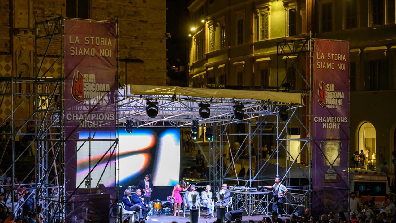 Festa grande in piazza IV Novembre per celebrare i successi sportivi della Sir Susa Vim Perugia in un’annata straordinaria Festa grande in piazza IV Novembre per celebrare i successi sportivi della Sir Susa Vim Perugia in un’annata straordinaria