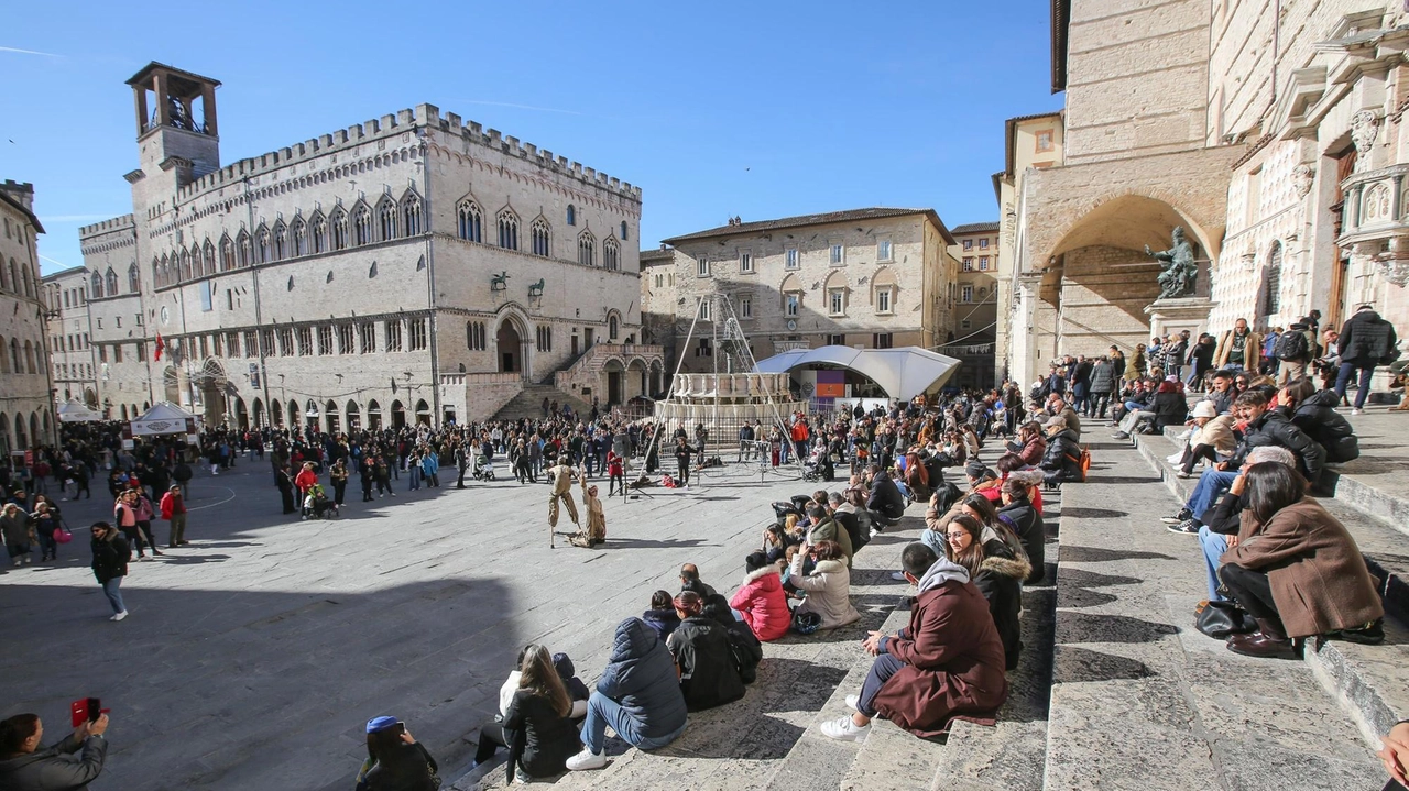 Domani mattina primi interventi sulla scalinata della Cattedrale di San Lorenzo Domani mattina primi interventi sulla scalinata della Cattedrale di San Lorenzo