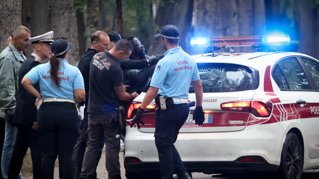 Gli agenti della squadra Pol-Cascine nel loro primo giorno di servizio