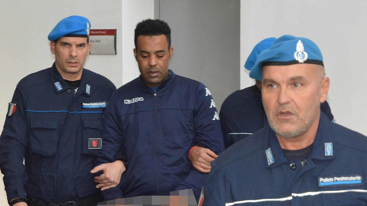 Jawad Hicham durante il processo in Corte di Assise. In alto: Sara Ruschi Jawad Hicham durante il processo in Corte di Assise. In alto: Sara Ruschi