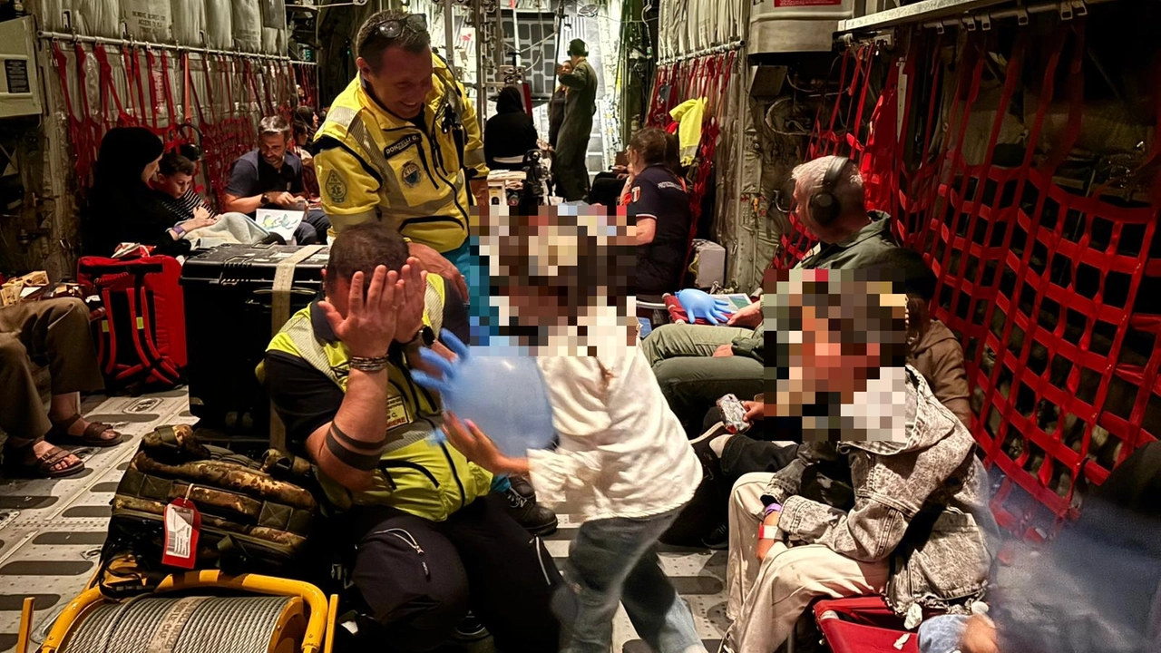 Missione a Gaza per salvare bimbi. Protagonisti due operatori aretini. “Viaggio difficile con i feriti”