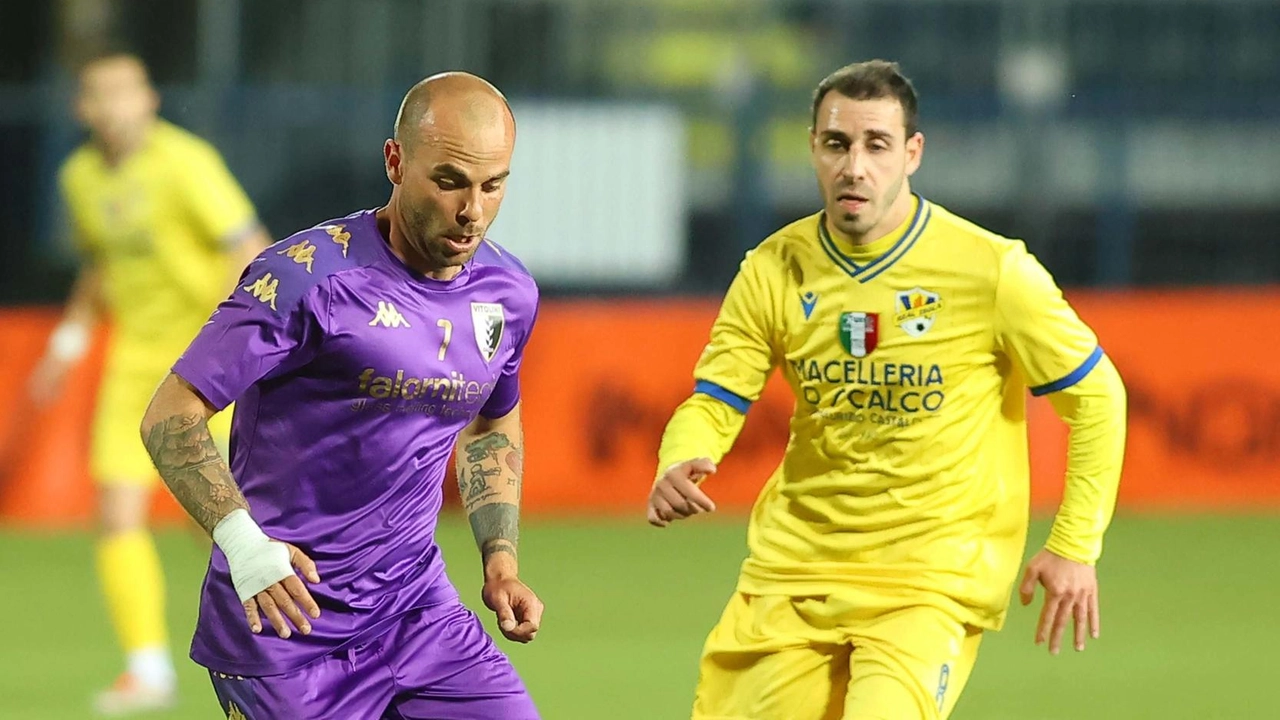 Vitolini e Real Isola nella finale di campionato Uisp calcio a 11 allo stadio Castellani Vitolini e Real Isola nella finale di campionato Uisp calcio a 11 allo stadio Castellani