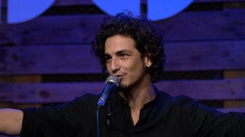 Pietro Sparacino porta sul palco della Sala dei Notari di Perugia il suo nuovo spettacolo "Il ventennio", celebrando i suoi 20 anni di carriera nel mondo della stand-up comedy. Un viaggio attraverso la sua evoluzione e i cambiamenti della società. Pietro Sparacino porta sul palco della Sala dei Notari di Perugia il suo nuovo spettacolo "Il ventennio", celebrando i suoi 20 anni di carriera nel mondo della stand-up comedy. Un viaggio attraverso la sua evoluzione e i cambiamenti della società.