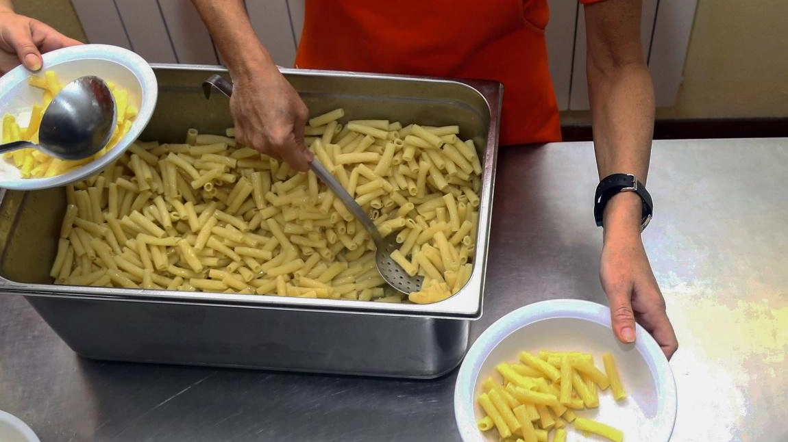 Novità in arrivo per le tariffe della refezione scolastica. Sono state annunciate in Consiglio comunale dopo la sollecitazione di due rappresentanti della minoranza Novità in arrivo per le tariffe della refezione scolastica. Sono state annunciate in Consiglio comunale dopo la sollecitazione di due rappresentanti della minoranza