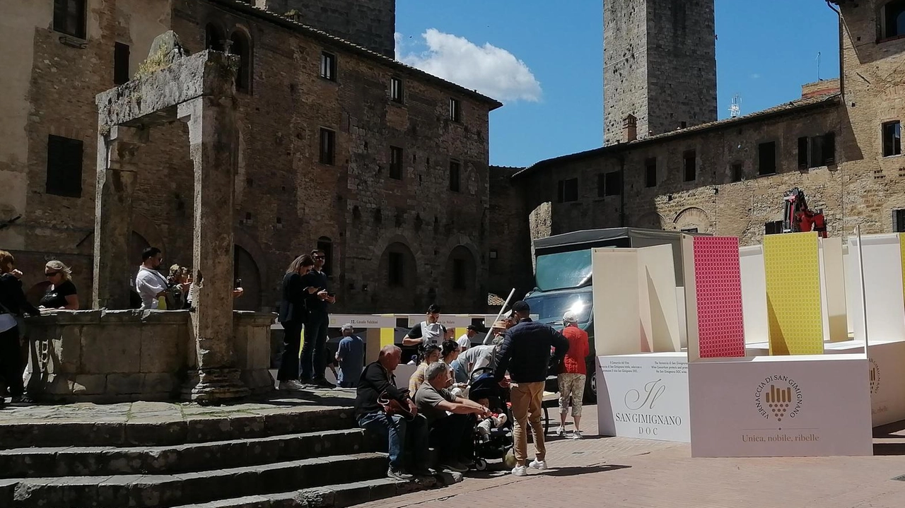 La festa della due giorni alla ‘Regina Ribelle’ Vernaccia di San Gimignano apre le tre piazze da questa mattina che... La festa della due giorni alla ‘Regina Ribelle’ Vernaccia di San Gimignano apre le tre piazze da questa mattina che...