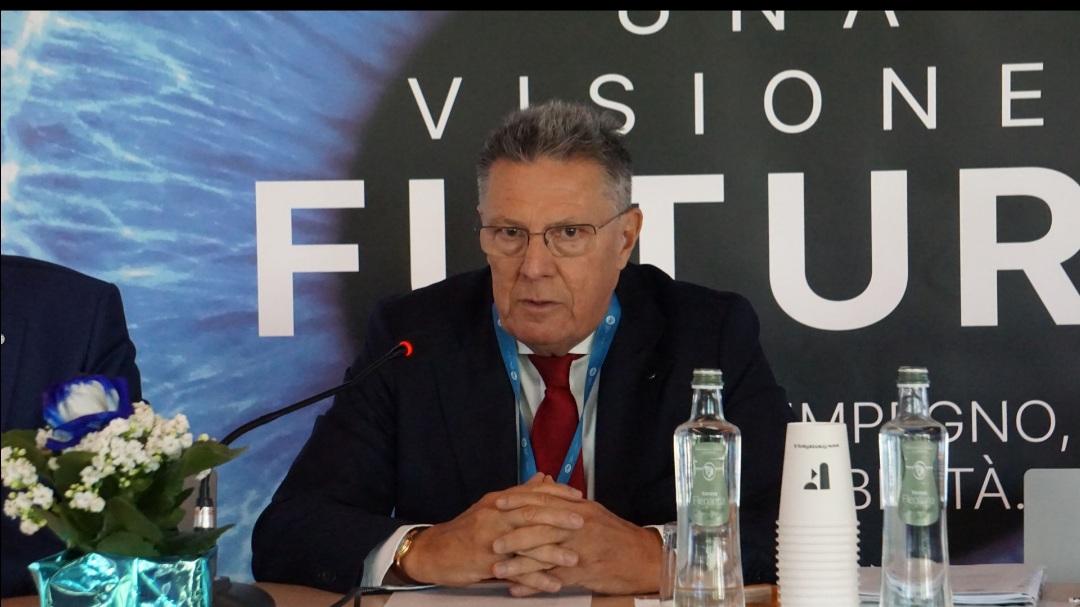 https://www.lanazione.it/image-service/view/acePublic/alias/contentid/MWVhMTU3NWMtYjQ1Yi00/0/cna-toscana-luca-tonini-riconfermato-presidente.jpeg?f=16:9&w=1200&h=630