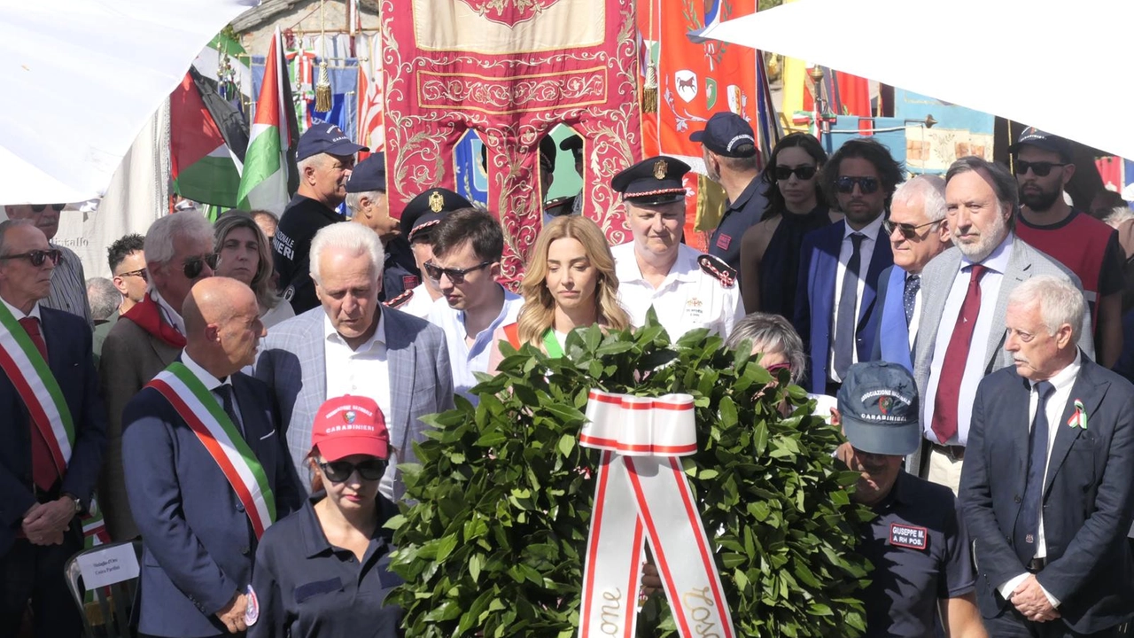 La cerimonia di commemorazione a Sant'Anna di Stazzema (foto Aldo Umicini) La cerimonia di commemorazione a Sant'Anna di Stazzema (foto Aldo Umicini)
