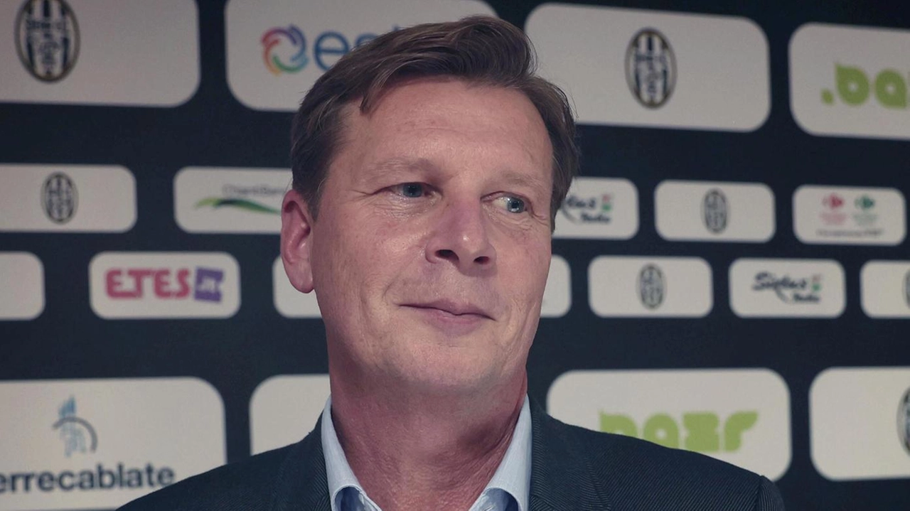 Siena Fc annuncia cambiamenti strategici nell'organigramma per migliorare la governance e lo sviluppo dei settori giovanili. Siena Fc annuncia cambiamenti strategici nell'organigramma per migliorare la governance e lo sviluppo dei settori giovanili.