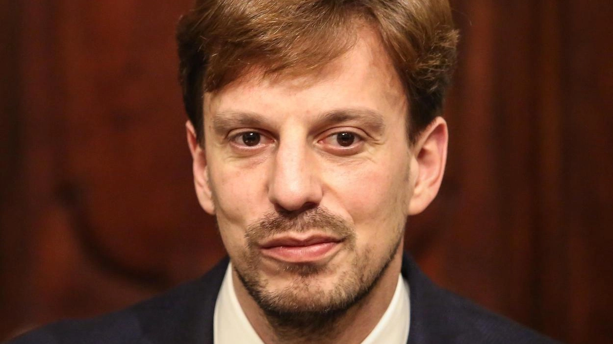 Tommaso Bori ha 38 anni. Nel 2019 entra a Palazzo Cesaroni: farà il capogruppo e poi verrà eletto segretario regionale del Pd Tommaso Bori ha 38 anni. Nel 2019 entra a Palazzo Cesaroni: farà il capogruppo e poi verrà eletto segretario regionale del Pd