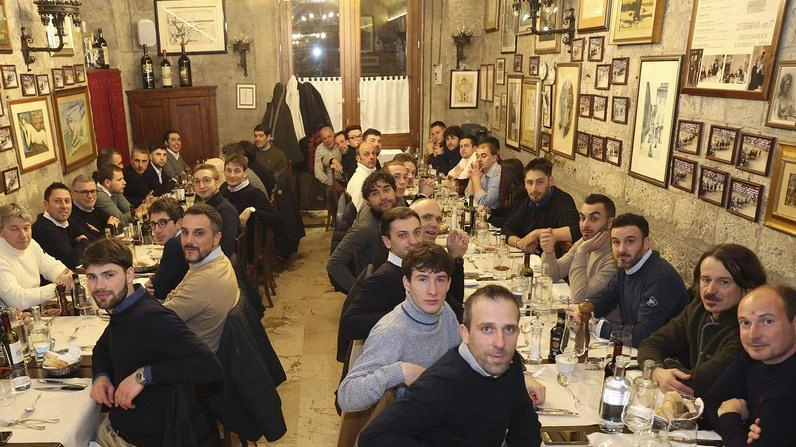 Anche l’assessore Pagni, il priore Mocenni e l’Ufficio Palio alla serata. Velluto: "Si aspetta agosto, va bene così". Brigante: "Rapporti solidi". Anche l’assessore Pagni, il priore Mocenni e l’Ufficio Palio alla serata. Velluto: "Si aspetta agosto, va bene così". Brigante: "Rapporti solidi".