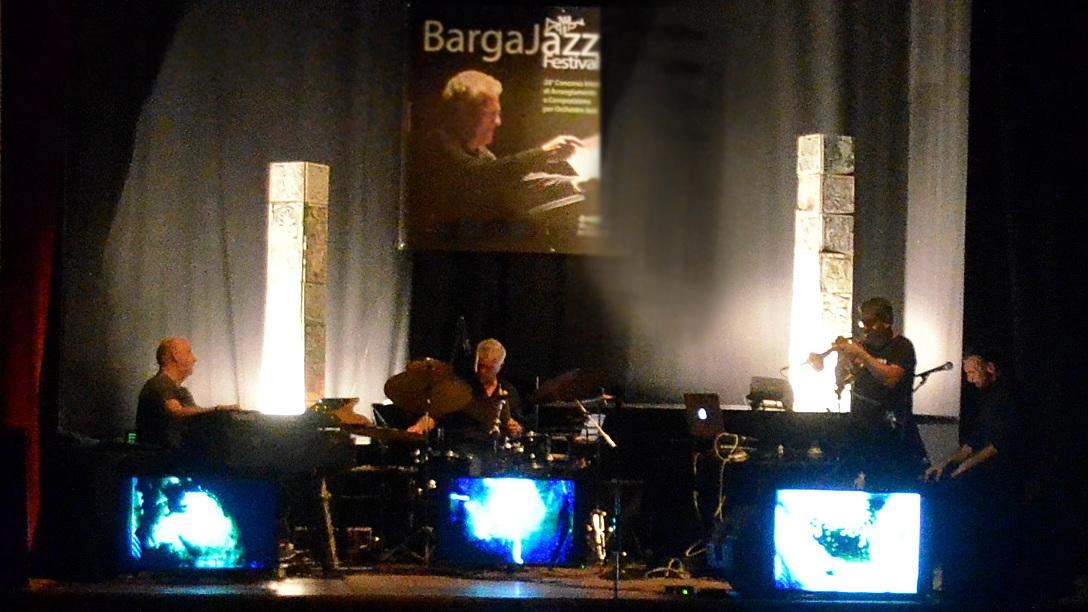 Un evento del BargaJazz della passata edizione: ora il festival ha annunciato i brani ed i gruppi finalisti per i concorsi di BargaJazz (foto Borghesi) Un evento del BargaJazz della passata edizione: ora il festival ha annunciato i brani ed i gruppi finalisti per i concorsi di BargaJazz (foto Borghesi)