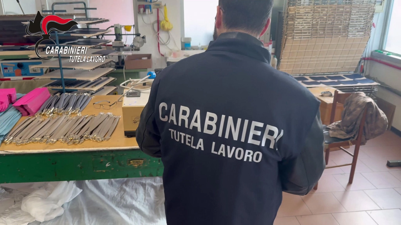 Un’attività dei carabinieri dell’Ispettorato del lavoro (foto d’archivio) Un’attività dei carabinieri dell’Ispettorato del lavoro (foto d’archivio)