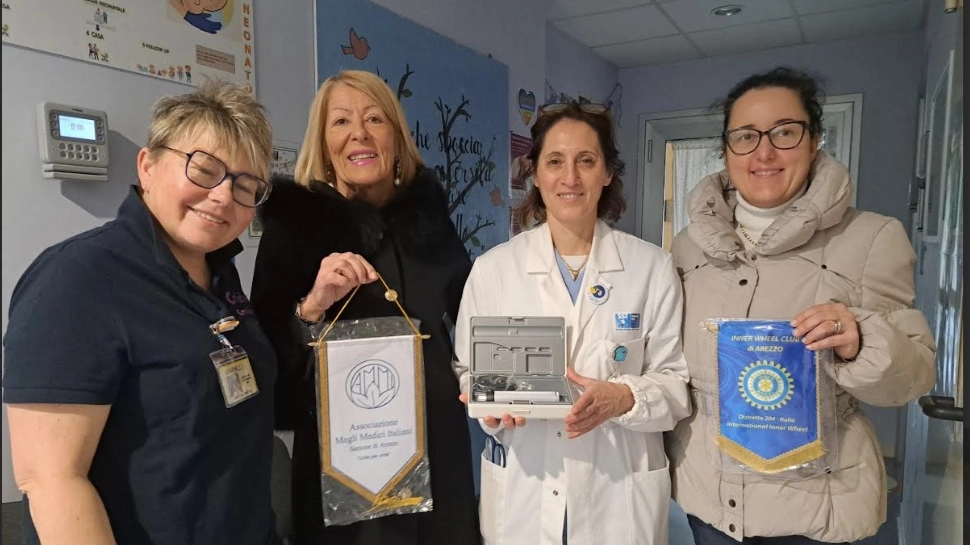 Con la dr.ssa letizia Magi con la presidente di AMM, Ione Marruchi, e la presidente dell' Inner Wheel club Arezzo Laura Agnolucci Con la dr.ssa letizia Magi con la presidente di AMM, Ione Marruchi, e la presidente dell' Inner Wheel club Arezzo Laura Agnolucci