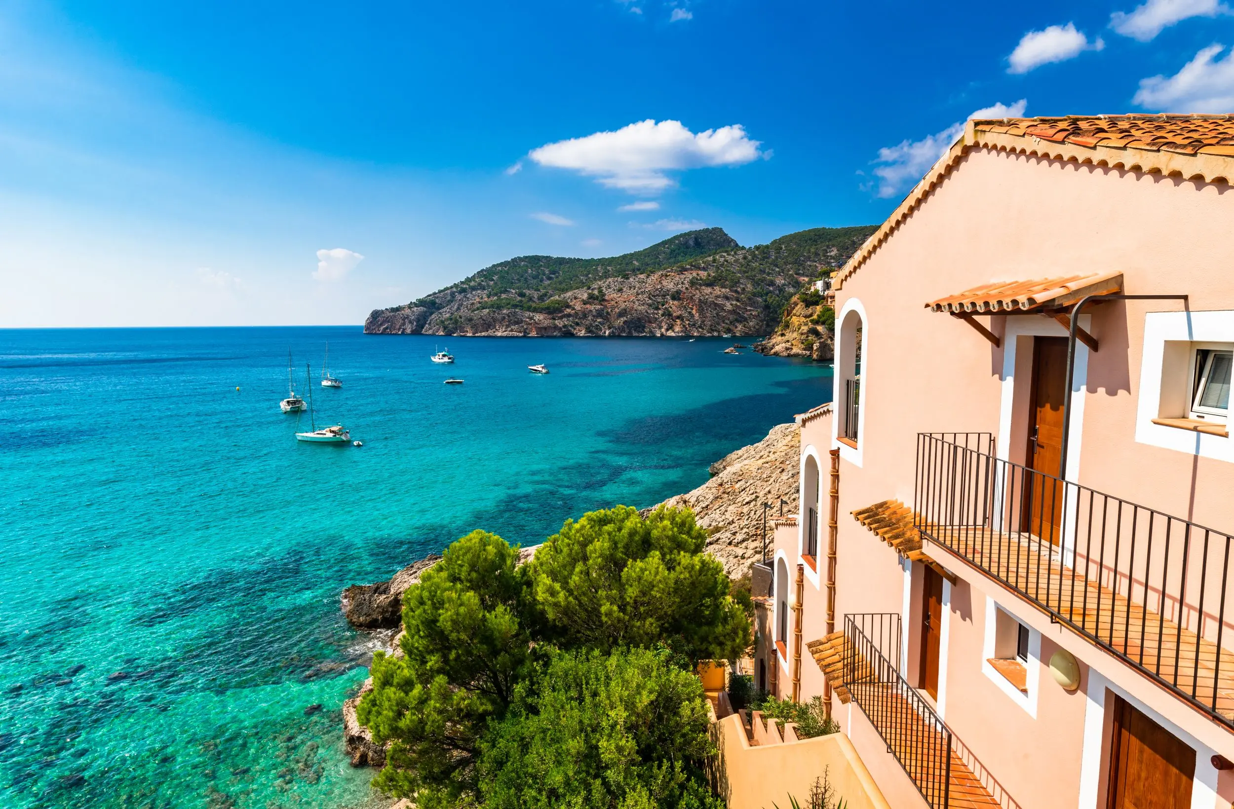 Case vacanza: mare, montagna o campagna, ecco quanto costano. Forte dei Marmi record italiano con una media di 2 milioni di euro Case vacanza: mare, montagna o campagna, ecco quanto costano. Forte dei Marmi record italiano con una media di 2 milioni di euro