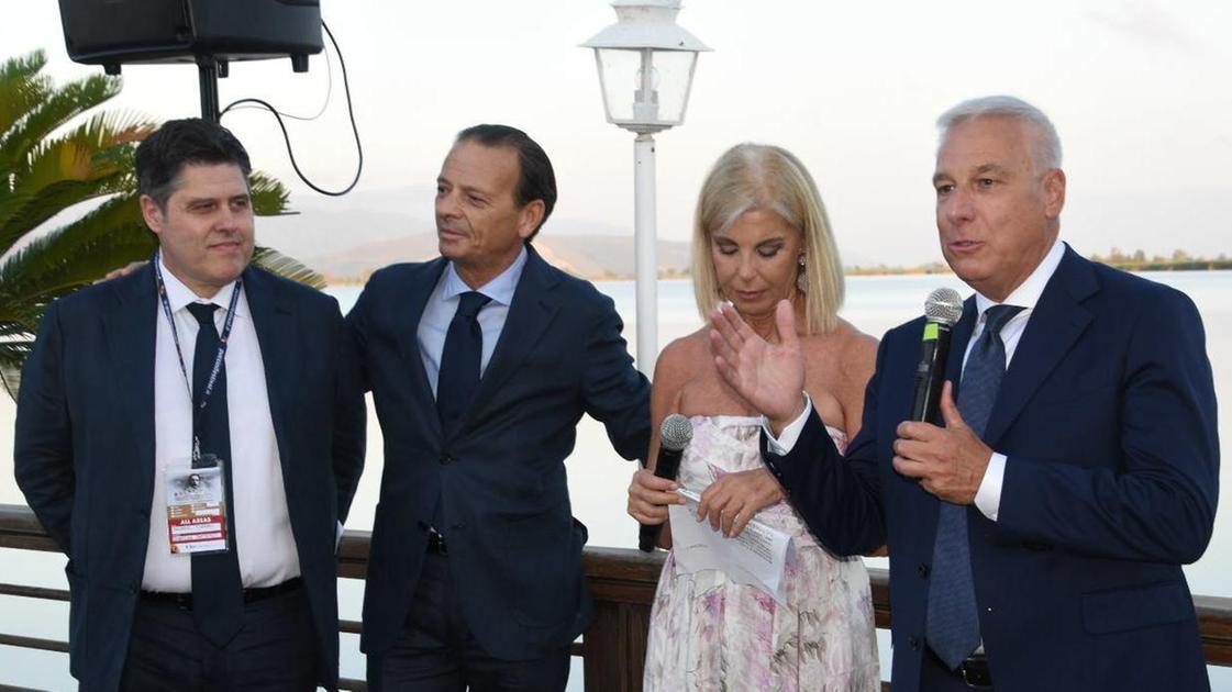 Esordio con vip. Tanti personaggi noti per la "prima" del Festival Puccini Esordio con vip. Tanti personaggi noti per la "prima" del Festival Puccini