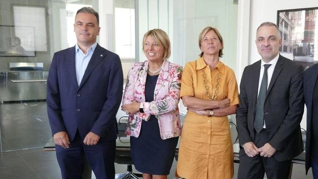 Infrastrutture, Pnrr, lotta all’illegalità, norme europee: sono alcuni punti contenuti del documento congiunto presentato al commissario da. Confindustria Toscana Nord, Cna Toscana centro e Confartigianato. . Infrastrutture, Pnrr, lotta all’illegalità, norme europee: sono alcuni punti contenuti del documento congiunto presentato al commissario da. Confindustria Toscana Nord, Cna Toscana centro e Confartigianato. .