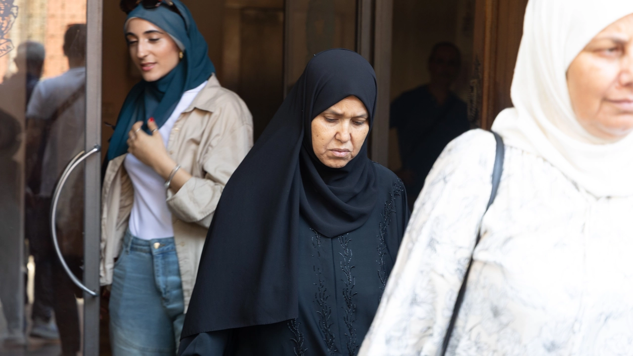 La madre di Marah, la ventenne palestinese morta a Pisa, dopo essere arrivata con il ponte aereo del governo (foto di Enrico Mattia Del Punta)