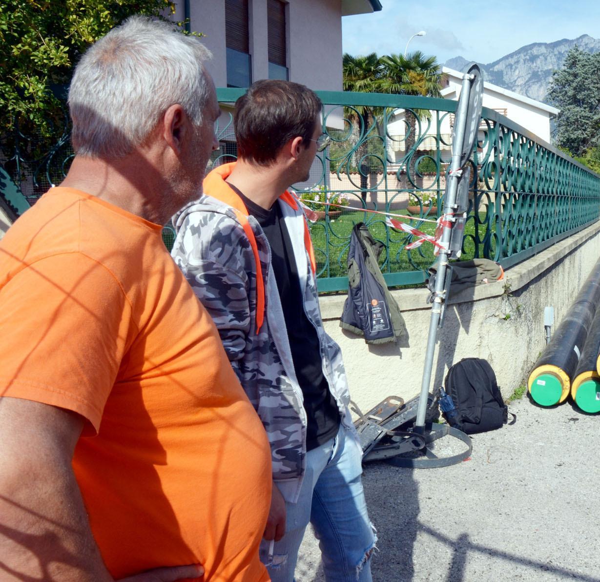 https://www.lanazione.it/image-service/view/acePublic/alias/contentid/MWVmY2ZiNGUtNDhlMC00/0/cantieri-in-via-dellamico-i-divieti.jpeg