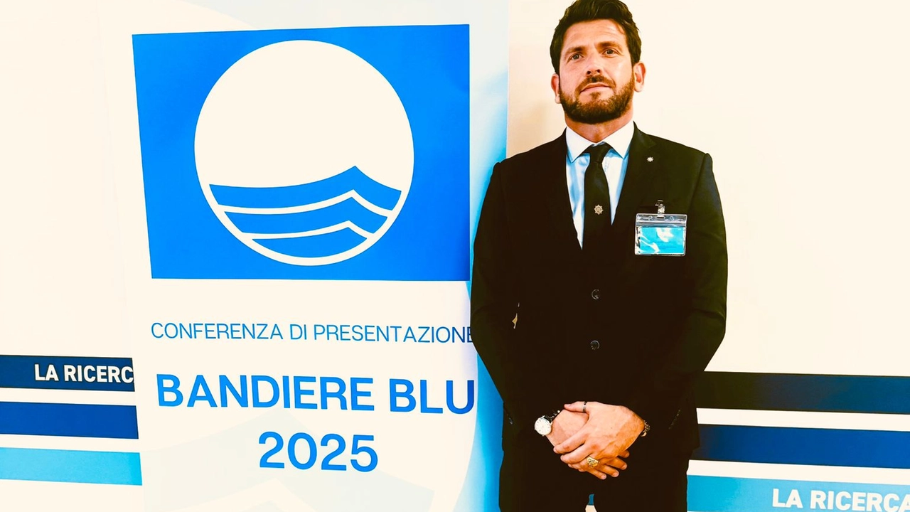 L'assessore all'Ambiente Moreno Lorenzini durante la cerimonia che si è tenuta oggi a Roma per l'assegnazione della Bandiera Blu L'assessore all'Ambiente Moreno Lorenzini durante la cerimonia che si è tenuta oggi a Roma per l'assegnazione della Bandiera Blu