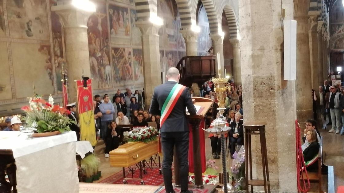 In duomo ultimo saluto a Pier Luigi Marrucci In duomo ultimo saluto a Pier Luigi Marrucci
