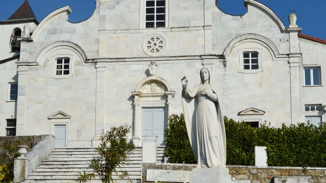 Secondo la tradizione, nel 1537 un dipinto raffigurante la Vergine versò lacrime di sangue, un evento miracoloso che segnò l’inizio del culto e spinse alla costruzione del Santuario della Madonna del Mirteto Secondo la tradizione, nel 1537 un dipinto raffigurante la Vergine versò lacrime di sangue, un evento miracoloso che segnò l’inizio del culto e spinse alla costruzione del Santuario della Madonna del Mirteto