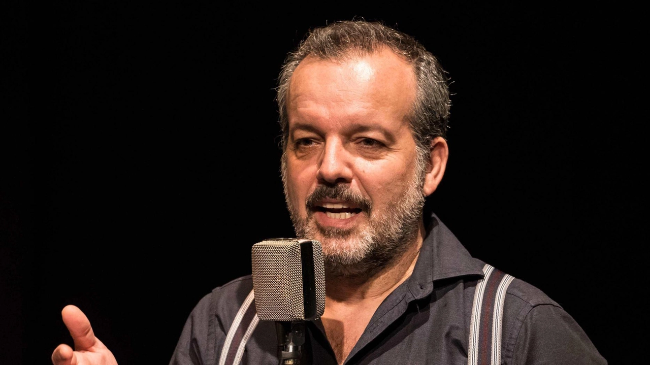 Anteprima nazionale a Tuoro per Mario Perrotta. Attore, drammaturgo e regista di grande intensità poetica e civile, l’artista porta in... Anteprima nazionale a Tuoro per Mario Perrotta. Attore, drammaturgo e regista di grande intensità poetica e civile, l’artista porta in...