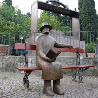 Firenze celebra Folon . Il pittore, poeta e scultore . Avrebbe compiuto 90 anni