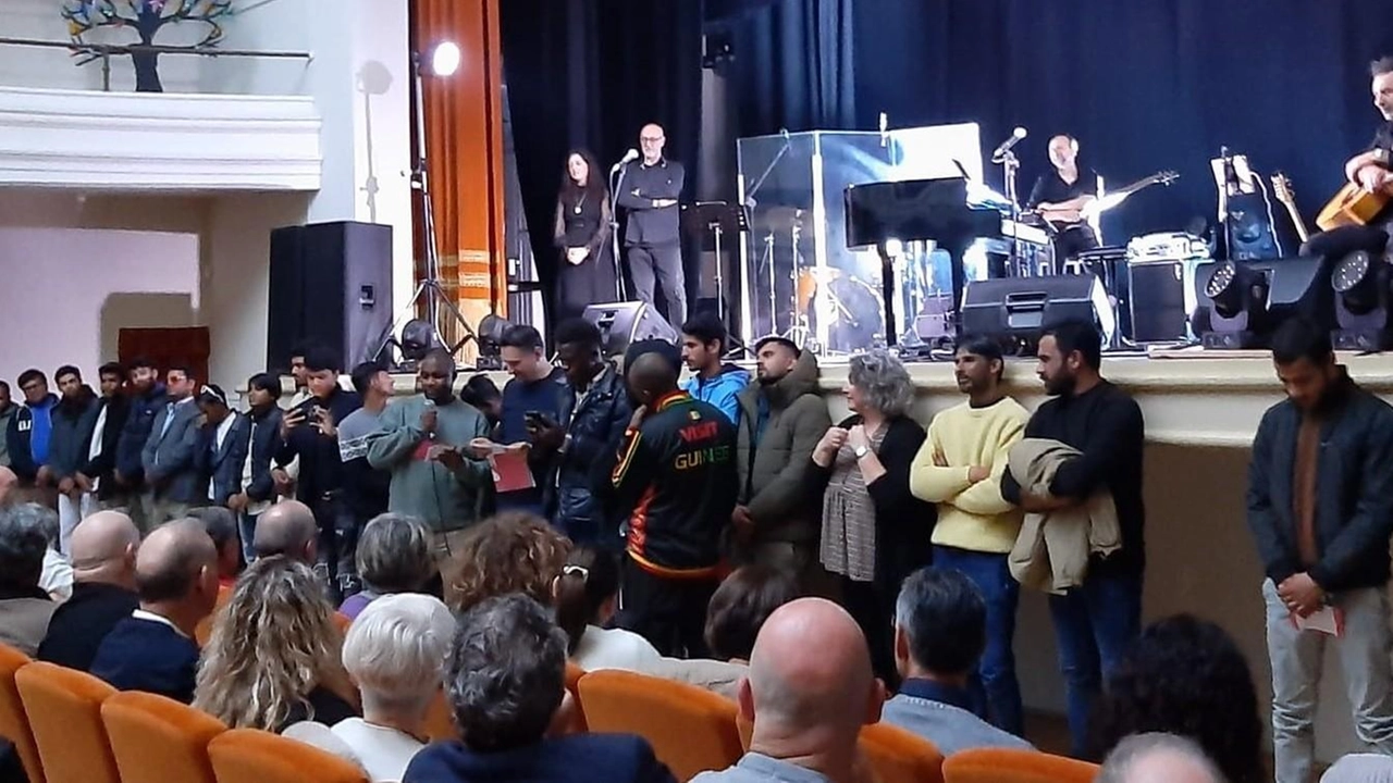L’evento ’Mio fratello che guardi il mondo’ ha riscosso un grande successo sabato sera. I ragazzi sono stati invitati a presentarsi, con i loro nomi: poi un applauso che ha commosso tutti. L’evento ’Mio fratello che guardi il mondo’ ha riscosso un grande successo sabato sera. I ragazzi sono stati invitati a presentarsi, con i loro nomi: poi un applauso che ha commosso tutti.