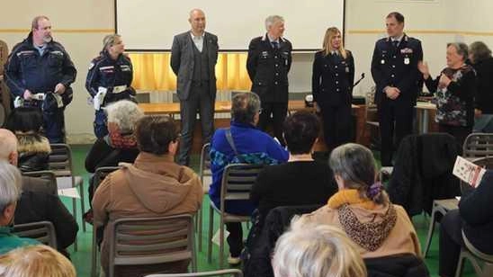 Un momento dell’incontro con la Polizia municipale di Lucca e l’assessore Minniti al “Centro Bucaneve“ di Santa Maria a Colle Un momento dell’incontro con la Polizia municipale di Lucca e l’assessore Minniti al “Centro Bucaneve“ di Santa Maria a Colle