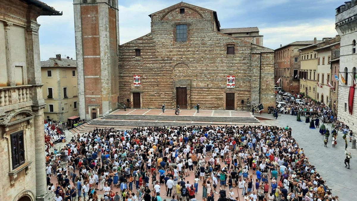 La cattedrale di Santa Maria Assunta domina piazza Grande a Montepulciano