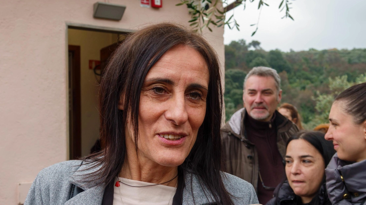 Il sindaco di Porto Venere Francesca Sturlese. Risale a qualche giorno fa la determina del Comune e di Porto Venere con la quale si rende nota l’intenzione di escutere la fidejussione con la quale erano stati assicurati i lavori di ripristino