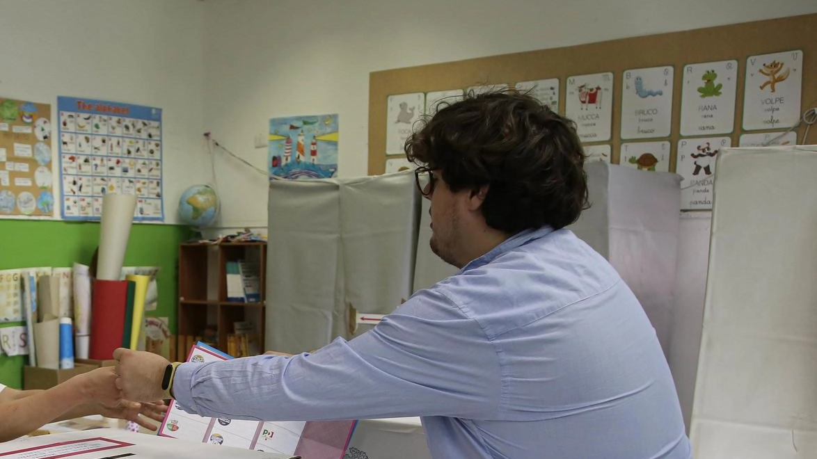 Tentativi di coinvolgimento politico dei cattolici nelle elezioni regionali contrastati da associazioni cristiane: la Chiesa si distacca, richiamando alla cultura della vita. Tentativi di coinvolgimento politico dei cattolici nelle elezioni regionali contrastati da associazioni cristiane: la Chiesa si distacca, richiamando alla cultura della vita.