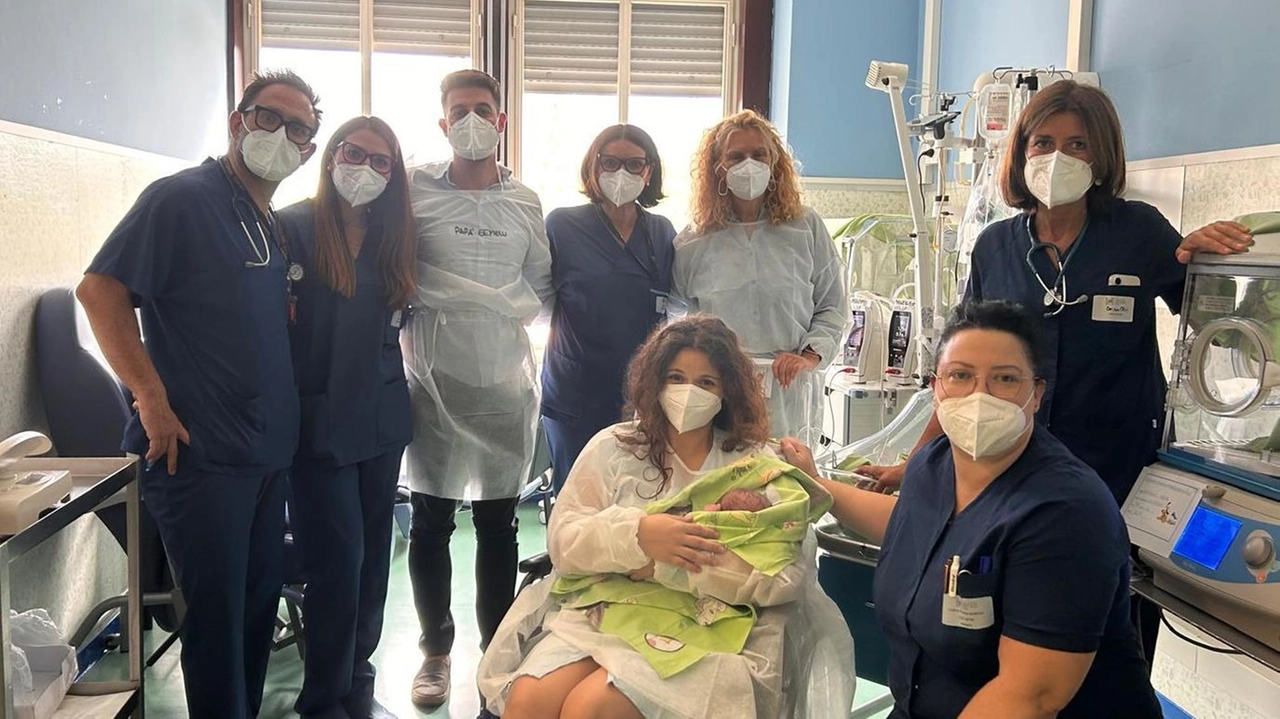 Grande festa al Santa Maria di Terni. I piccoli sono stati accolti con grande emozione dall’intera équipe sanitaria e dalla famiglia. L’Azienda ospedaliera: "Evento eccezionale". Grande festa al Santa Maria di Terni. I piccoli sono stati accolti con grande emozione dall’intera équipe sanitaria e dalla famiglia. L’Azienda ospedaliera: "Evento eccezionale".