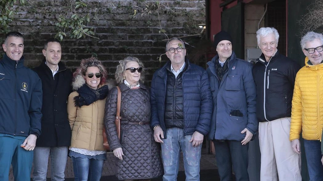 Foto di gruppo lo scorso anno alle previsite di ammissione all’Albo: sindaco, veterinari e Costa Foto di gruppo lo scorso anno alle previsite di ammissione all’Albo: sindaco, veterinari e Costa