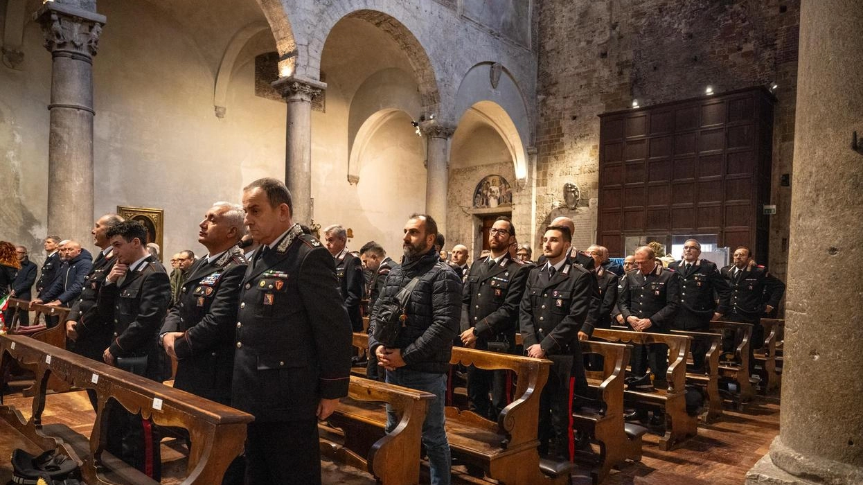 Alcuni momenti della cerimonia di ieri in San Michele in Borgo per la festa della Virgo Fidelis, patrona dei Carabinieri (. Fotoservizio Elena Pardini per Valtriani