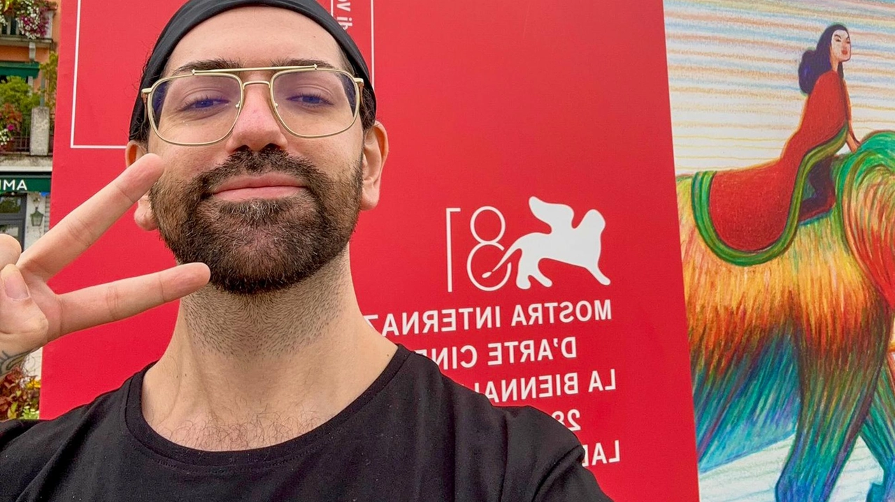 Francesco Lamonaca, giovane make up artist di Sesto, ha avuto l'opportunità di lavorare alla Mostra del Cinema di Venezia grazie alla formazione ricevuta presso Master Beauty University a Roma. Ha truccato attrici, modelle e campionesse olimpiche, dimostrando la sua passione per il settore. Francesco Lamonaca, giovane make up artist di Sesto, ha avuto l'opportunità di lavorare alla Mostra del Cinema di Venezia grazie alla formazione ricevuta presso Master Beauty University a Roma. Ha truccato attrici, modelle e campionesse olimpiche, dimostrando la sua passione per il settore.