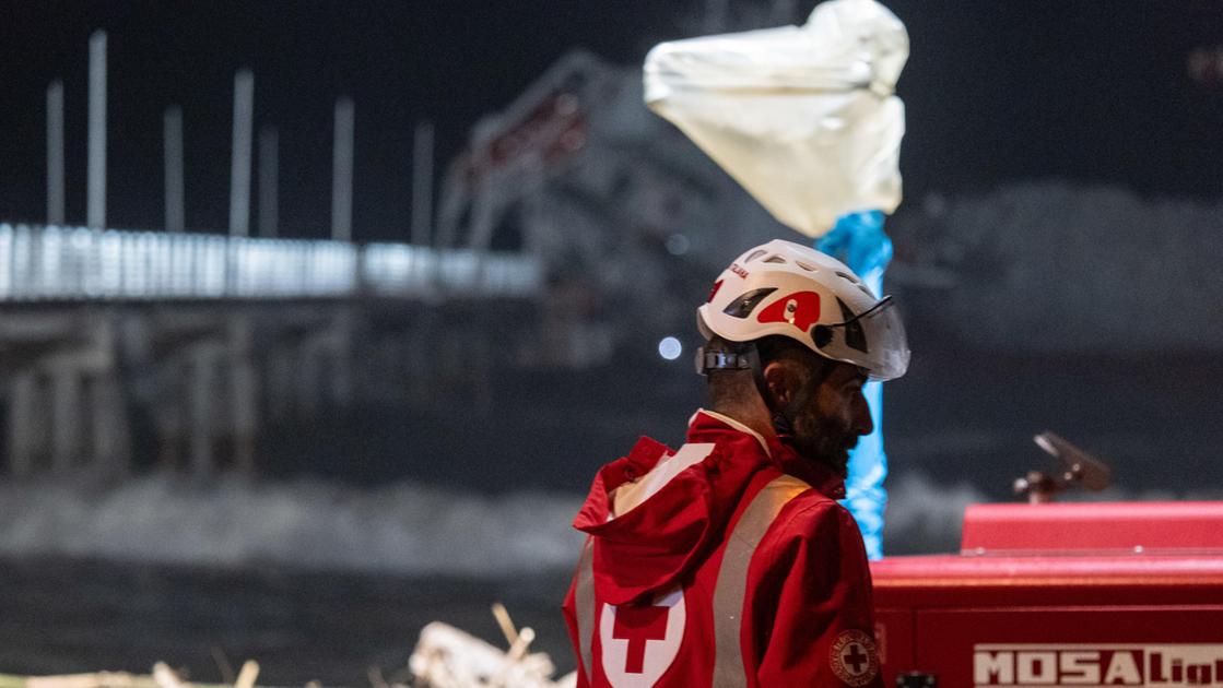Allarme maltempo, Carrara chiude le spiagge. I divieti degli altri comuni toscani