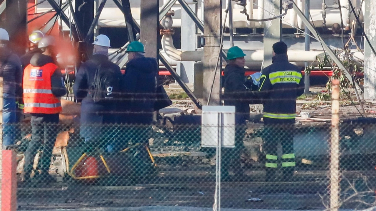 Nella strage dello scorso 11 dicembre al deposito Eni hanno perso la vita cinque lavoratori (FotoGermogli) Nella strage dello scorso 11 dicembre al deposito Eni hanno perso la vita cinque lavoratori (FotoGermogli)